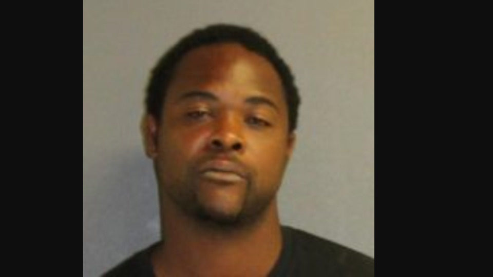 Click to enlarge Latravia McGill burglarizes Florida probation office