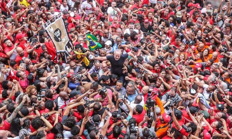 Lula da Silva with his followers