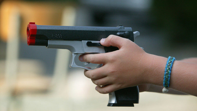 Click to enlarge toy gun