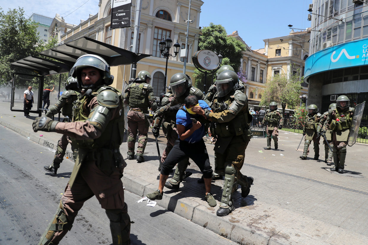 Click to enlarge Chilean Riot Police 2