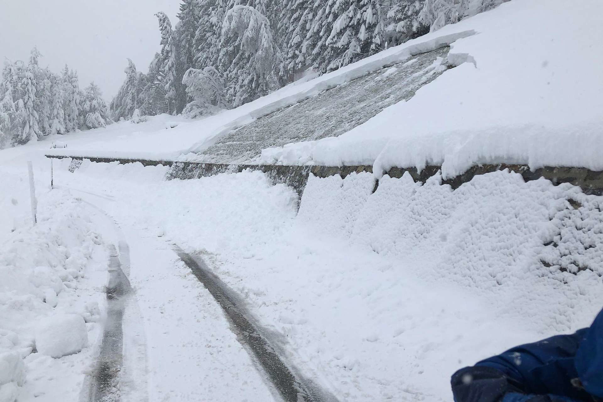 Click to enlarge Snow slips on to road