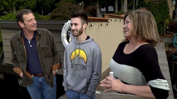 Click to enlarge Robert Thomas and Lori Jurek helped rescue Brett Easter