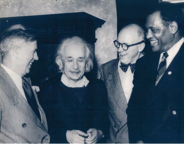Click to enlarge Einstein, Wallace and Robeson in 1948