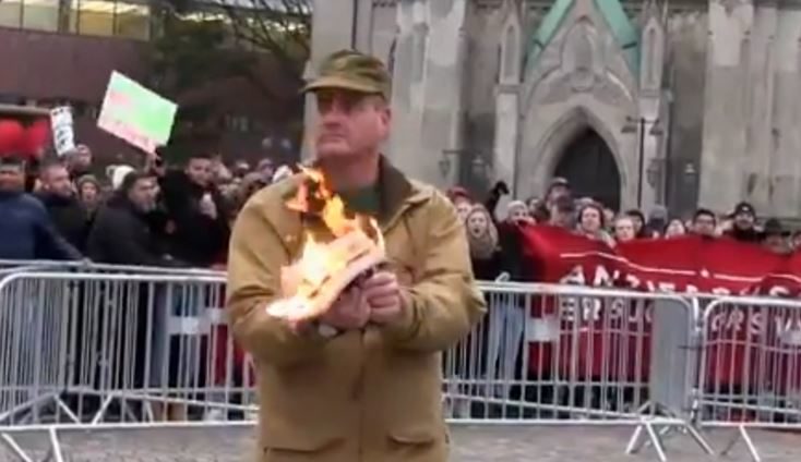 Click to enlarge koran burning