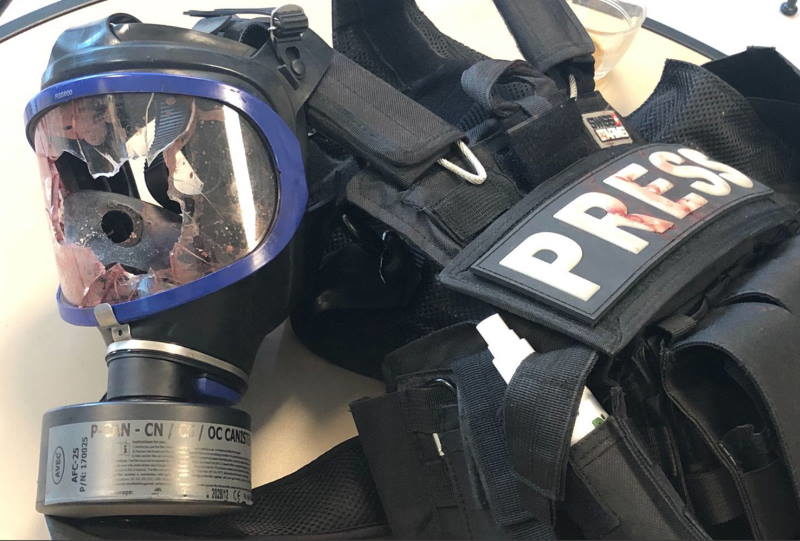 Click to enlarge face mask yellow vest journalist explosive tear gas