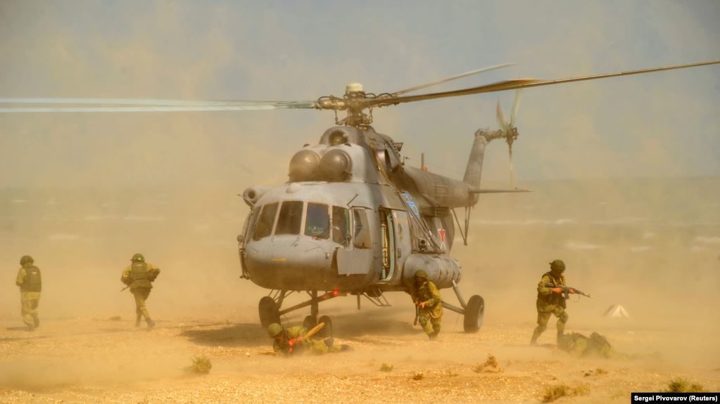 Click to enlarge russian military helicopter troops