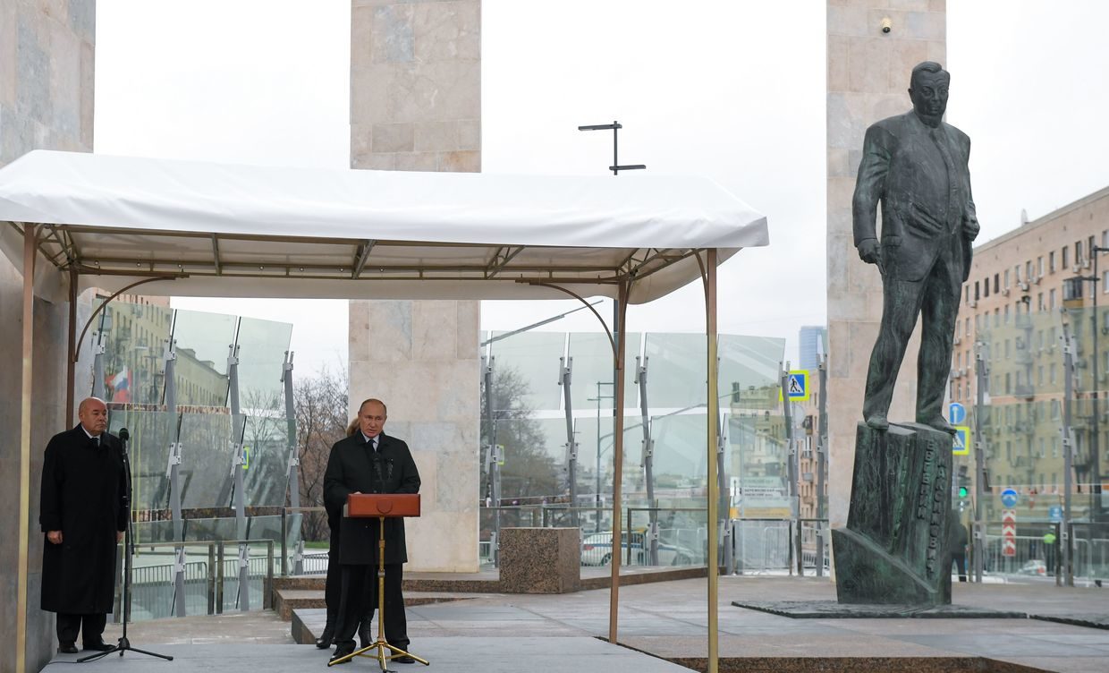 primakov statue putin