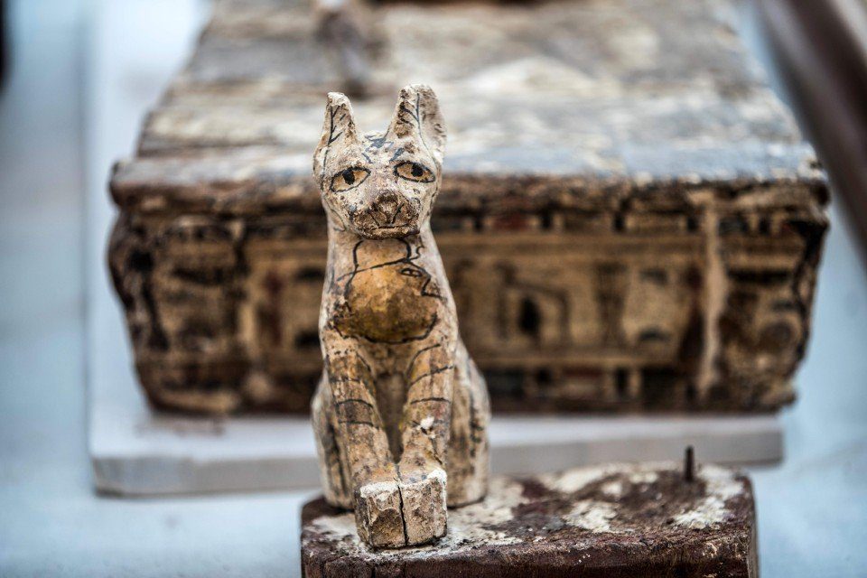 cat statue