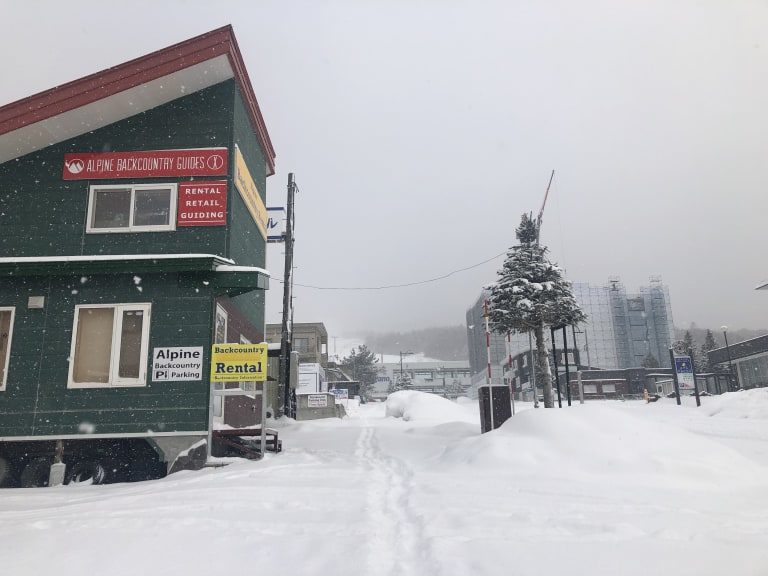 Click to enlarge Plenty of snow at the base in Furano yesterday and more snow is forecast for Hokkaido over the next week.