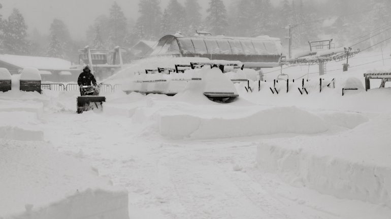Thanksgiving Storm Drops 4 Feet of Snow on Big Bear Mountain