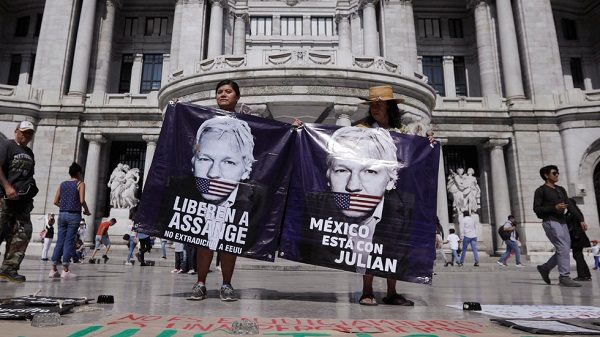 Assange supporters