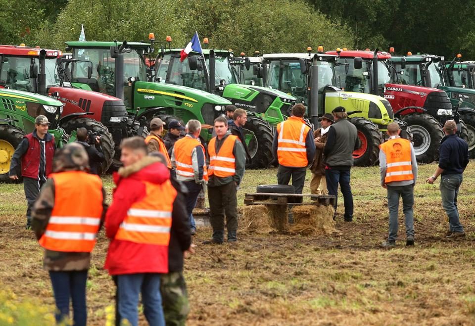 Click to enlarge Farmers strike france