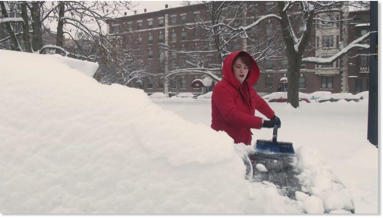 Снег 5 декабря. Albany in the Snow Snow. Woman in big Snowfall. Kalasin whisout Snow.