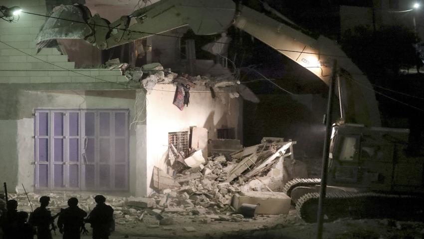 Click to enlarge Israeli demolish Palestinian homes
