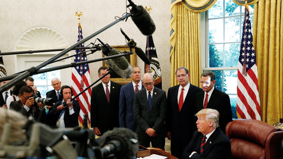Click to enlarge trump oval office white house press corp
