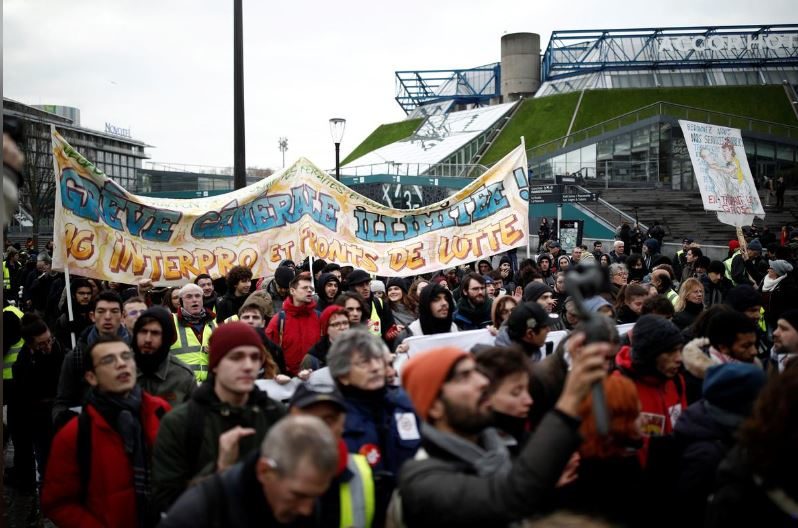 Click to enlarge 56 week protest yellow vests