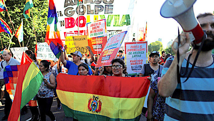Click to enlarge Bolivian supporters of Morales