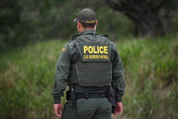 Click to enlarge U.S. Border Patrol agent