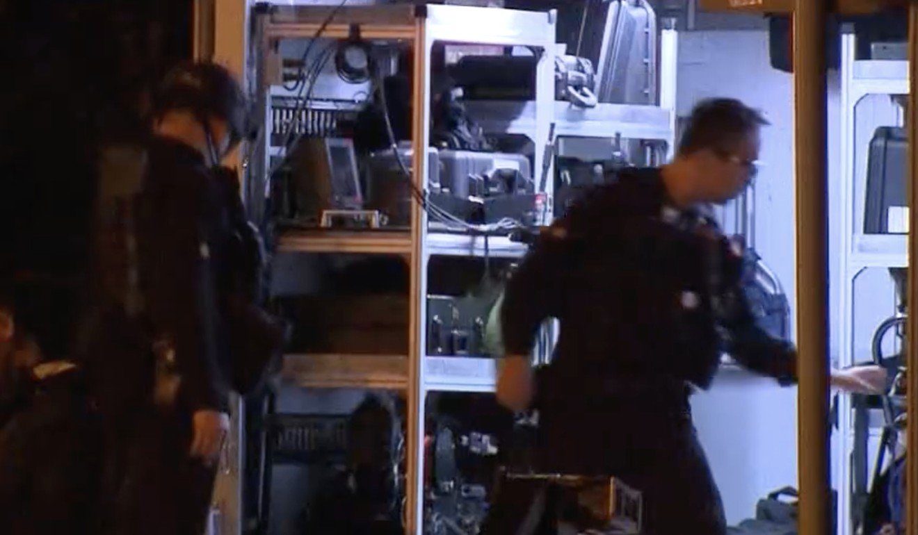 Bomb disposal officers hong kong