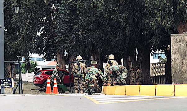 Click to enlarge La Paz road block