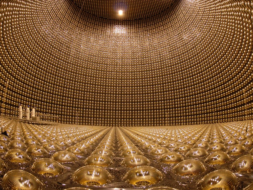Neutrino detector