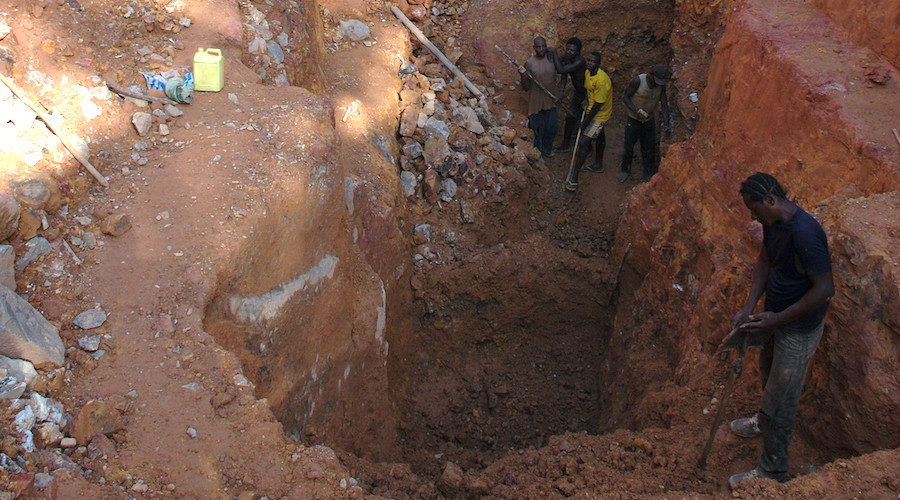 Click to enlarge Artisanal mining in the DRC.