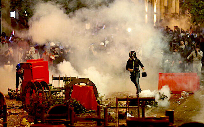 Click to enlarge Anti-government protesters
