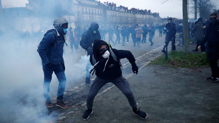 french protesters