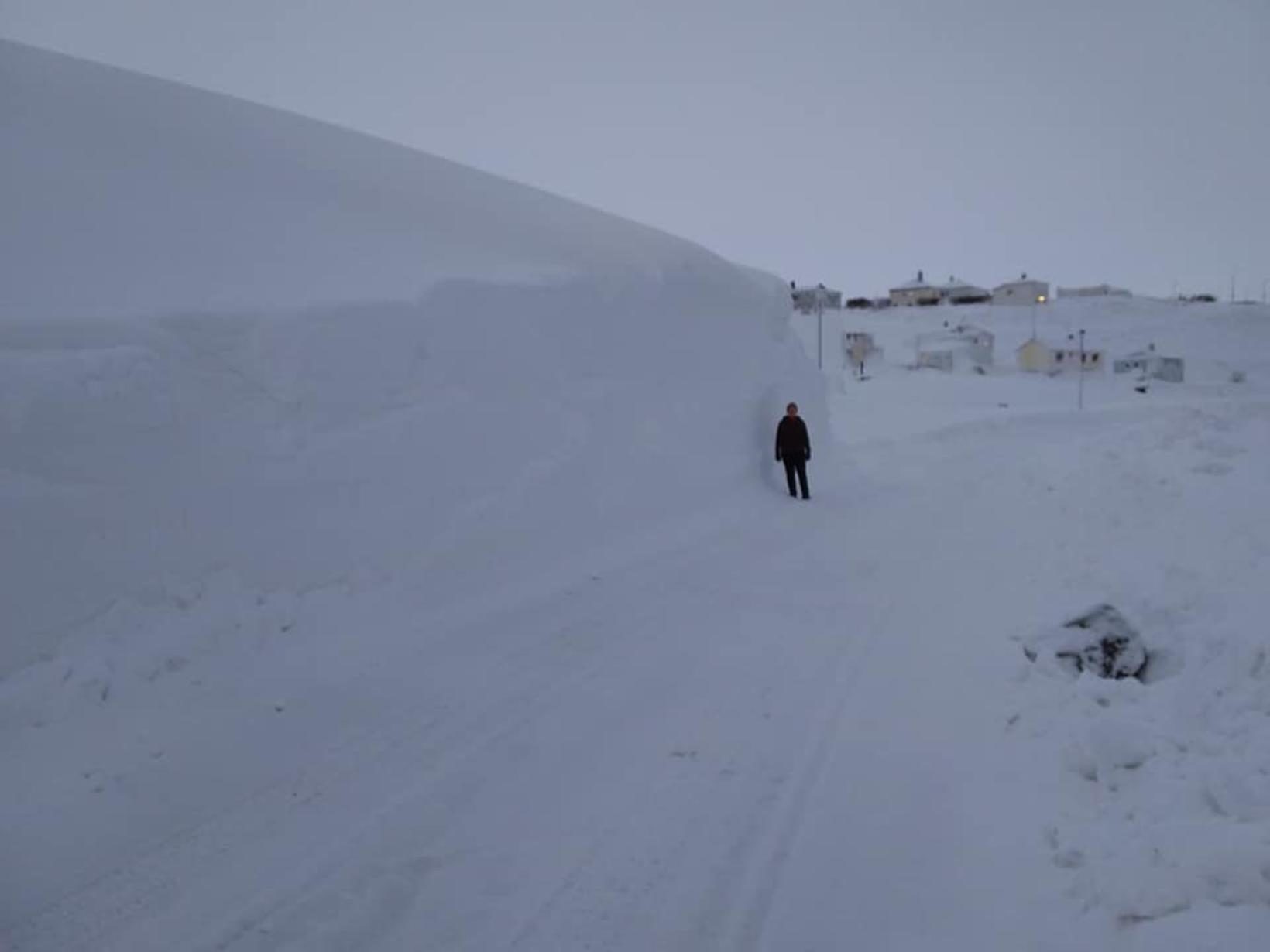 There is a lot of snow on Hofsós.