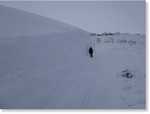 There is a lot of snow on Hofsós.