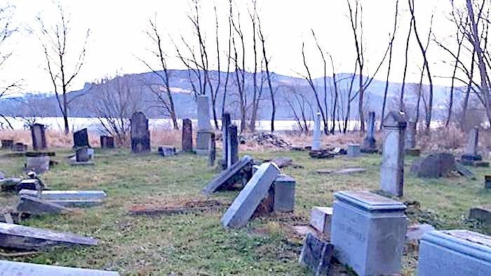 Click to enlarge Jewishcemetary
