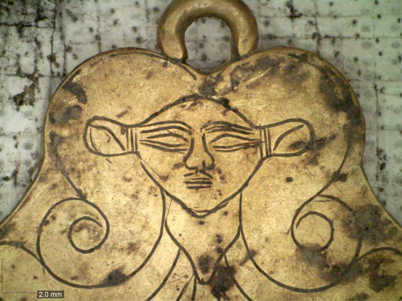 Click to enlarge pylos gold pendant