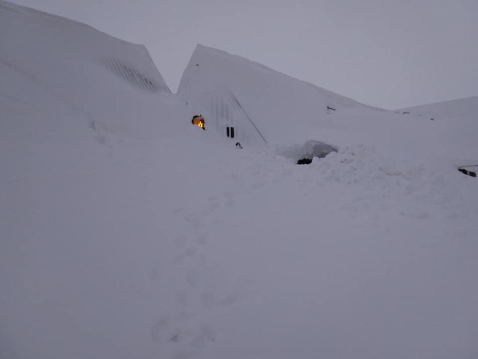 Work was done yesterday to shovel the roof of the houses,