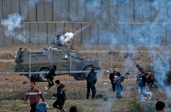 march of return tear gas gaza