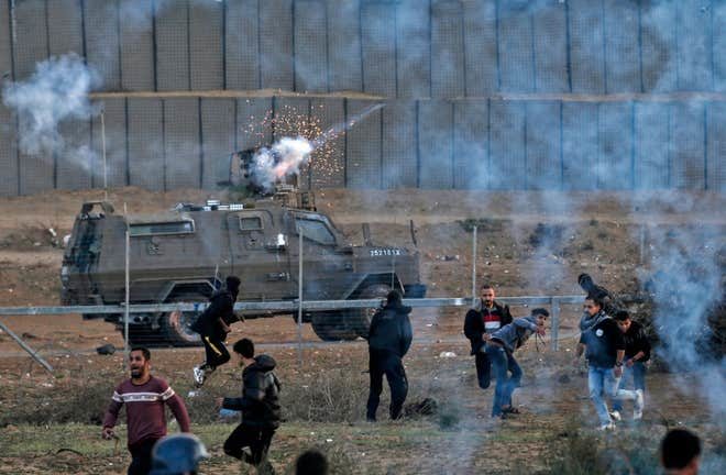 Click to enlarge march of return tear gas gaza