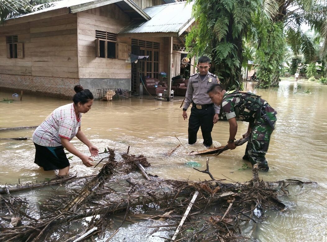 severe flood in Rokan Hulu regency, Riau