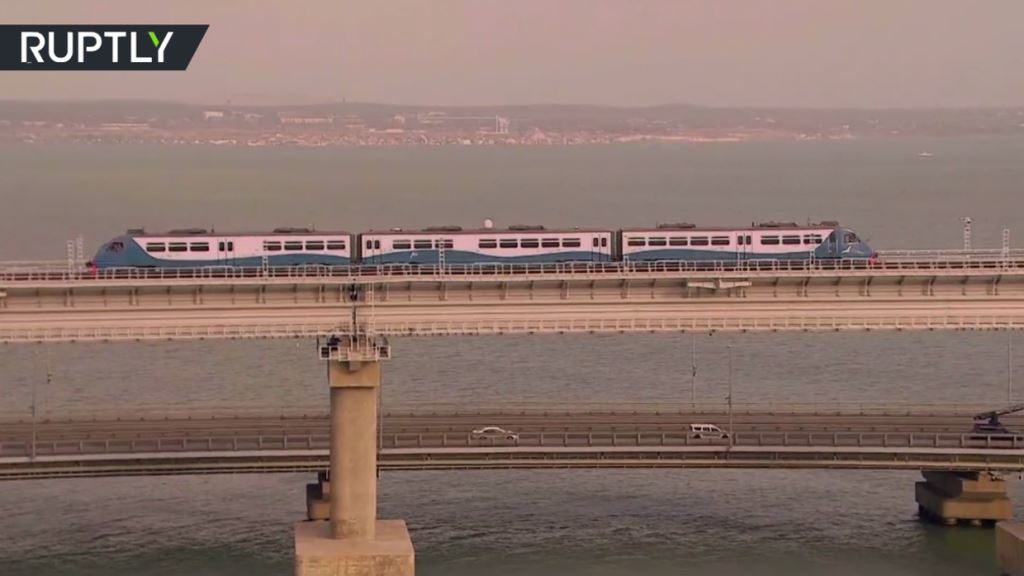 train crimea bridge