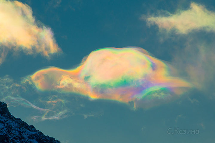 iridescent cloud