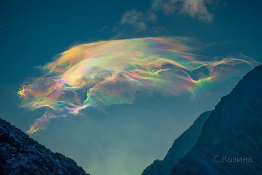 iridescent cloud