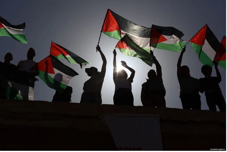 palestinian protesters flags palestine  West Bank