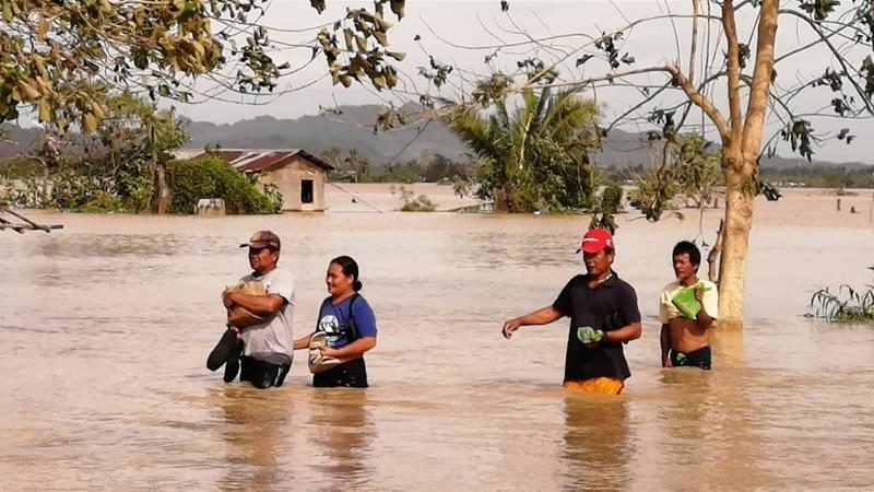 Phanfone batters central Philippines