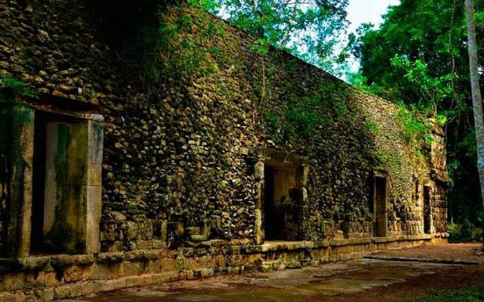 Click to enlarge Kulubá Yucatan, Palace