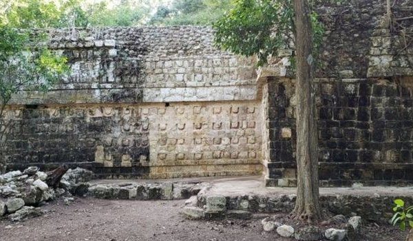 Click to enlarge Kulubá Yucatan, Palace