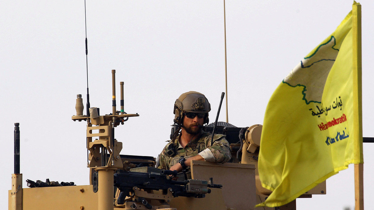 Click to enlarge us steal syrian oil soldier deir ezzor