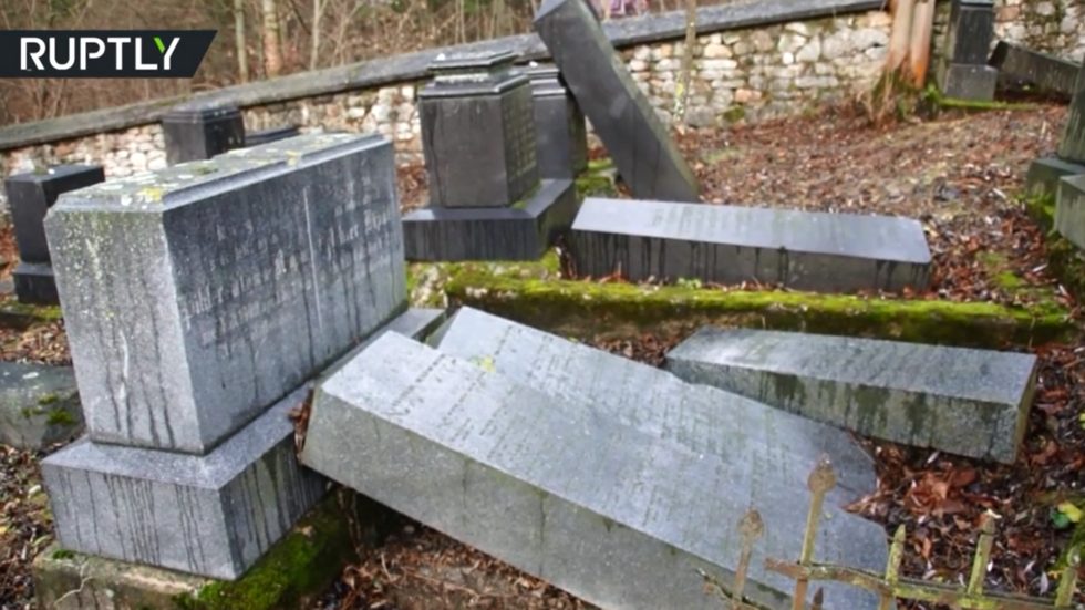 jewish cemetary vandalized Slovakie