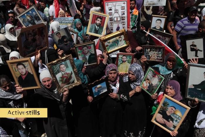 Click to enlarge Palestinian prisoners’ families rally for their release