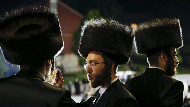 Click to enlarge hasidic men