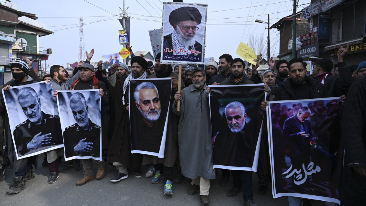 Click to enlarge Qassem Soleiman rally