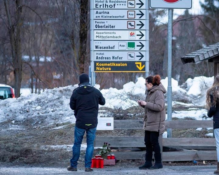 Click to enlarge german mourners