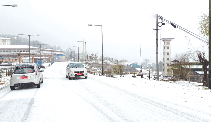 Click to enlarge Snowfall and hailstorm in Gedu